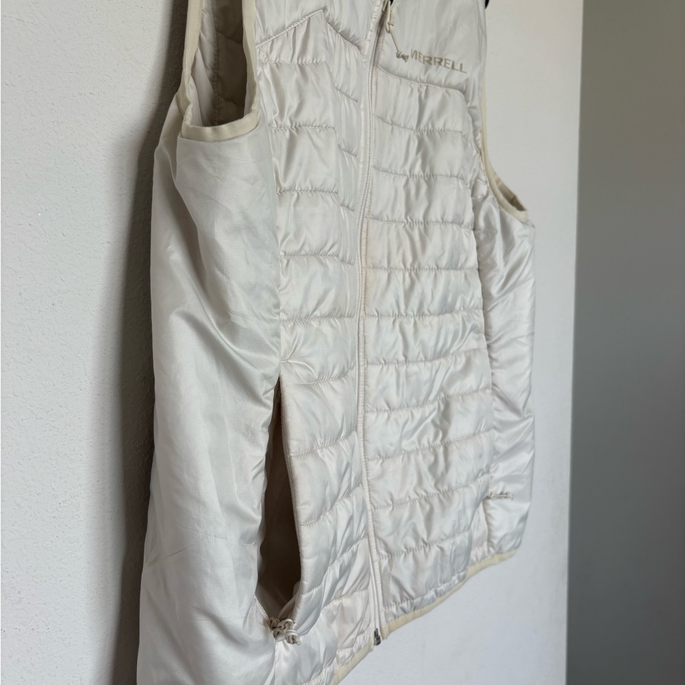Merrell Women's cream Packable Quilted Vest - Picture 5 of 7
